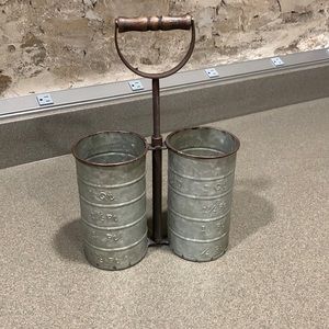 Farmhouse utensil holder
